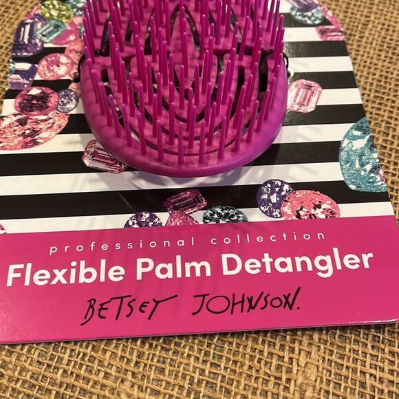 NWT Betsey Johnson palm detangler - Picture 2 of 3